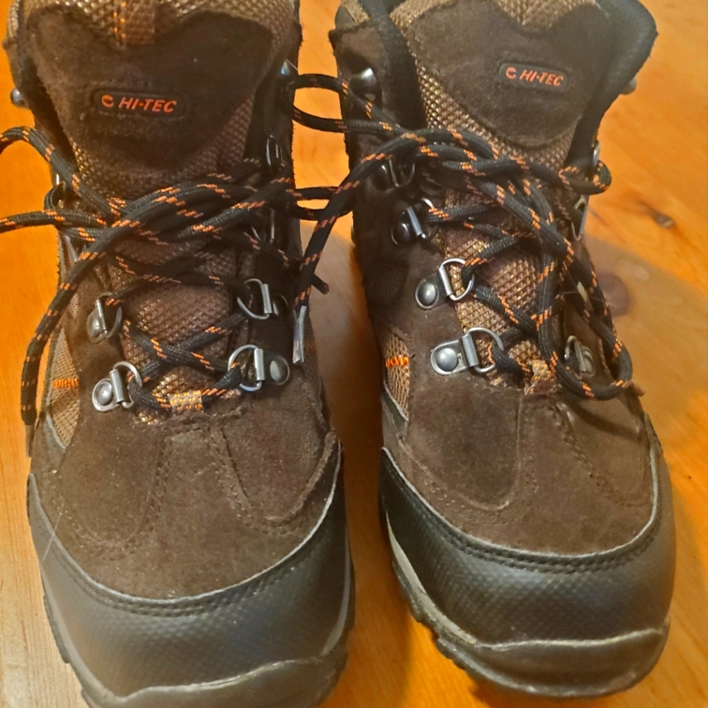 HI-TEC children's shoes.